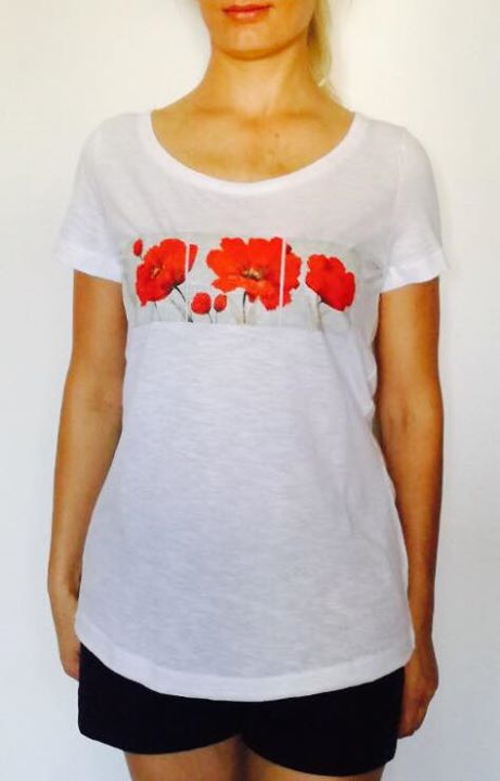 t-shirt donna con stampa papaveri rossi maglietta stampata in digitale con papaveri rossi